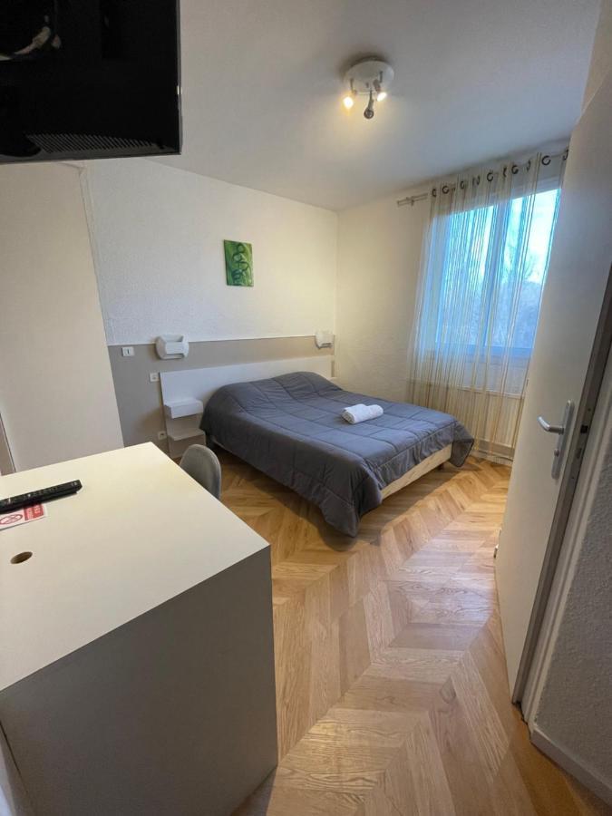 Hotel Les Chenes Систерон Экстерьер фото