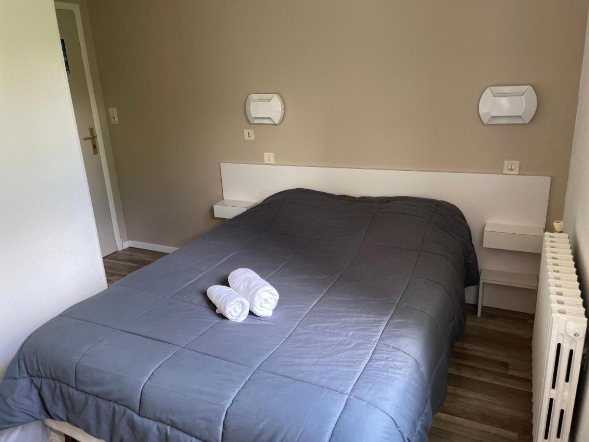 Hotel Les Chenes Систерон Экстерьер фото