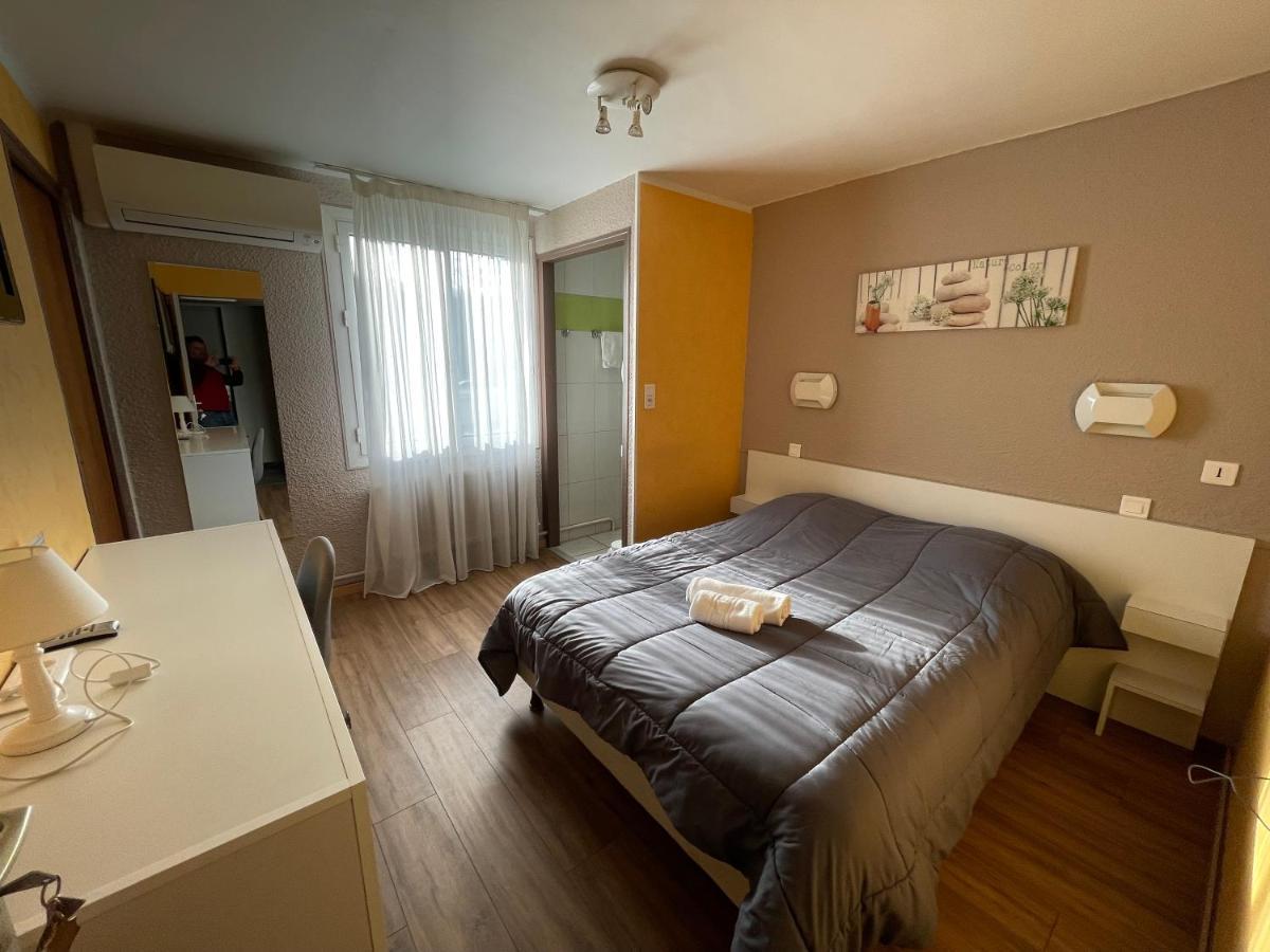 Hotel Les Chenes Систерон Экстерьер фото