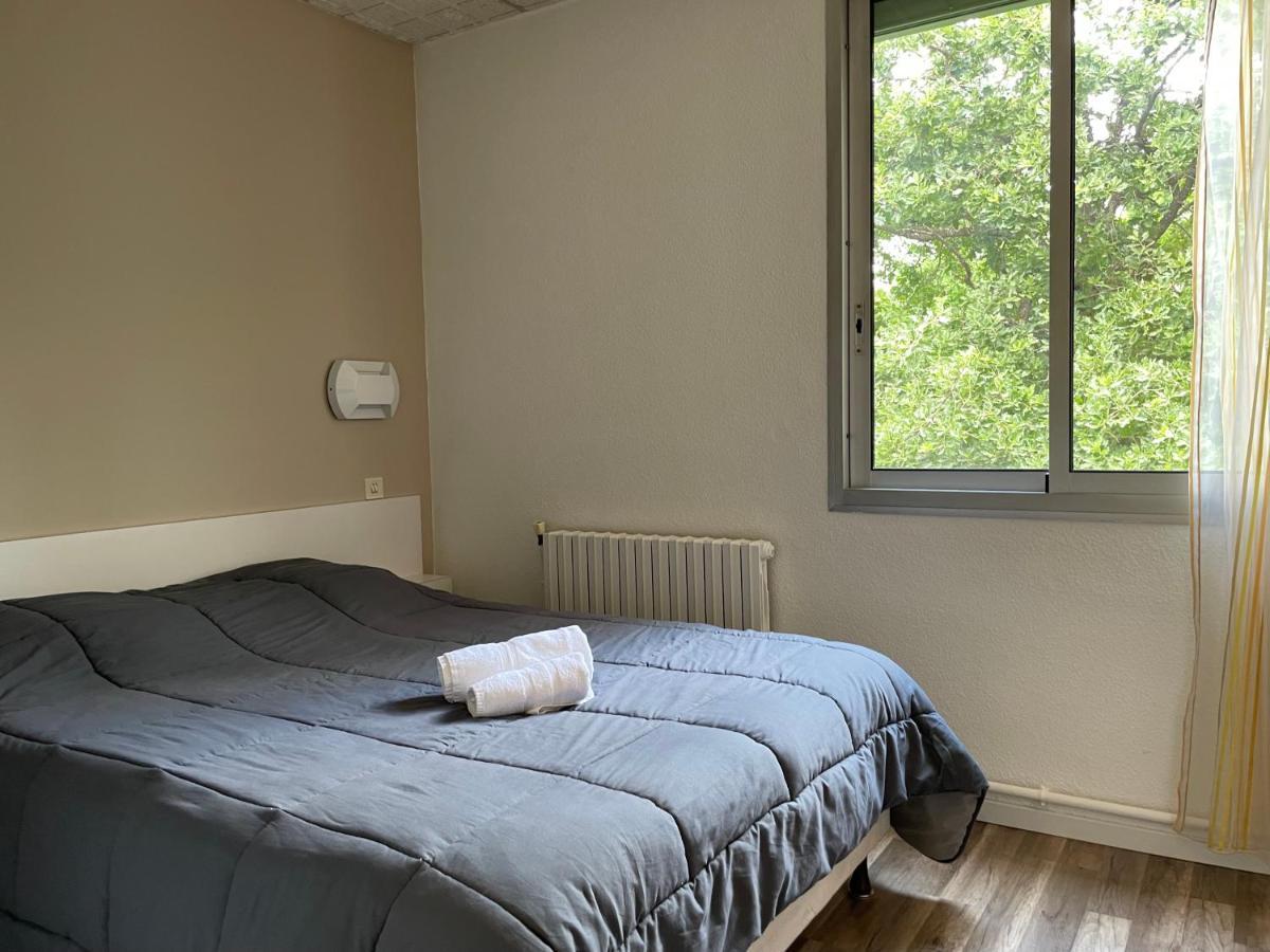 Hotel Les Chenes Систерон Экстерьер фото
