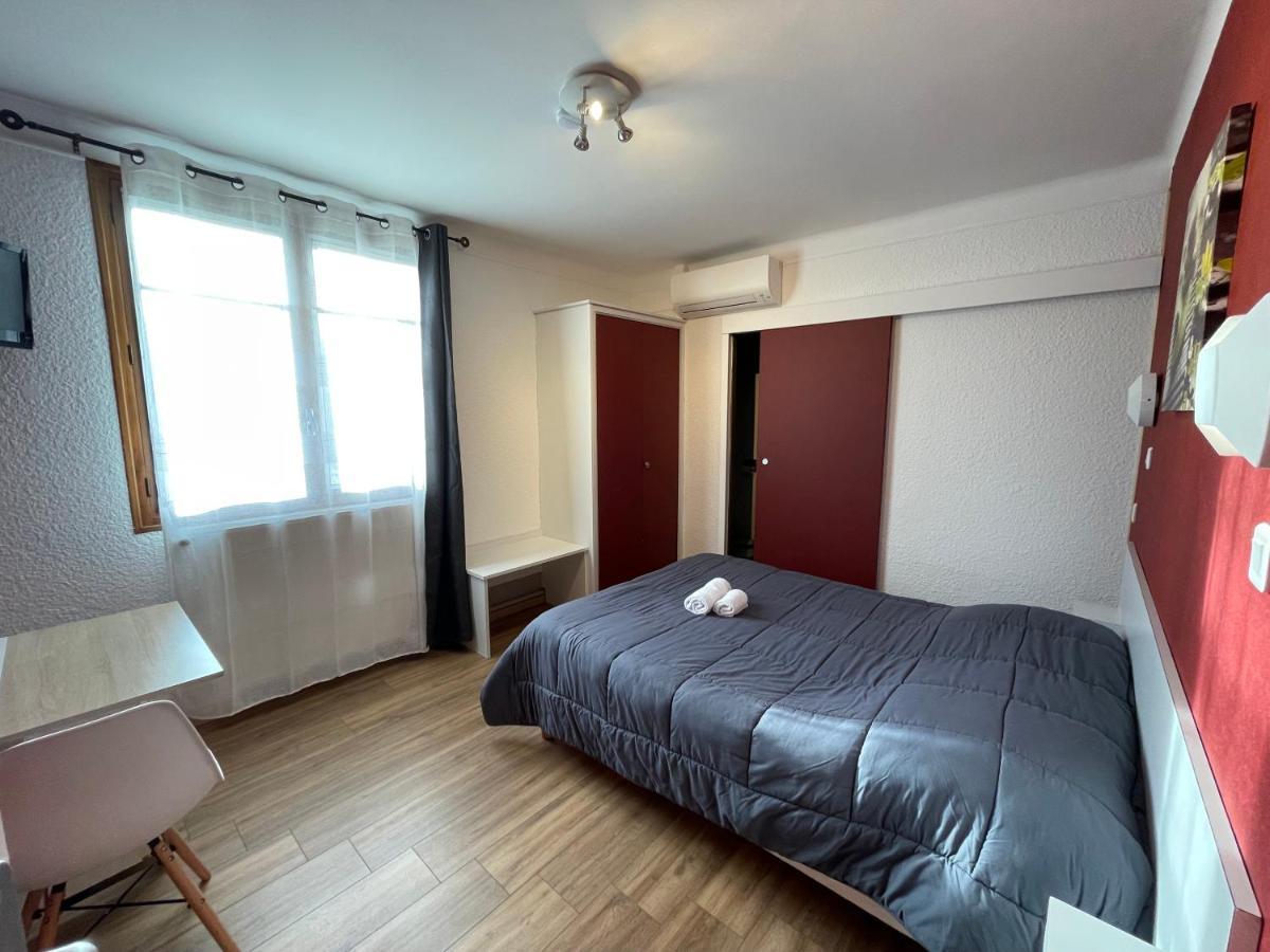 Hotel Les Chenes Систерон Экстерьер фото