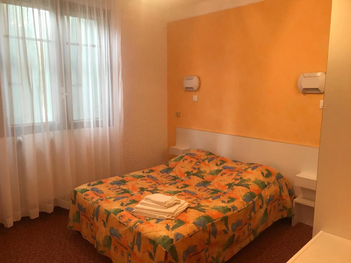 Hotel Les Chenes Систерон Экстерьер фото