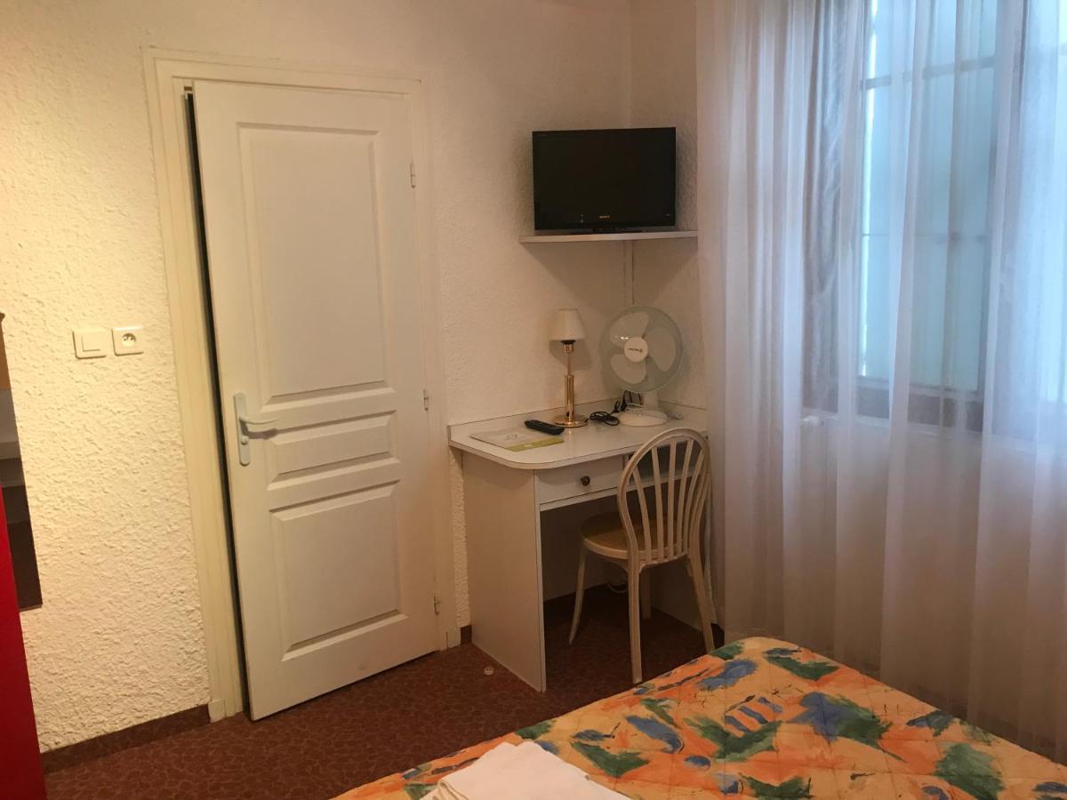 Hotel Les Chenes Систерон Экстерьер фото