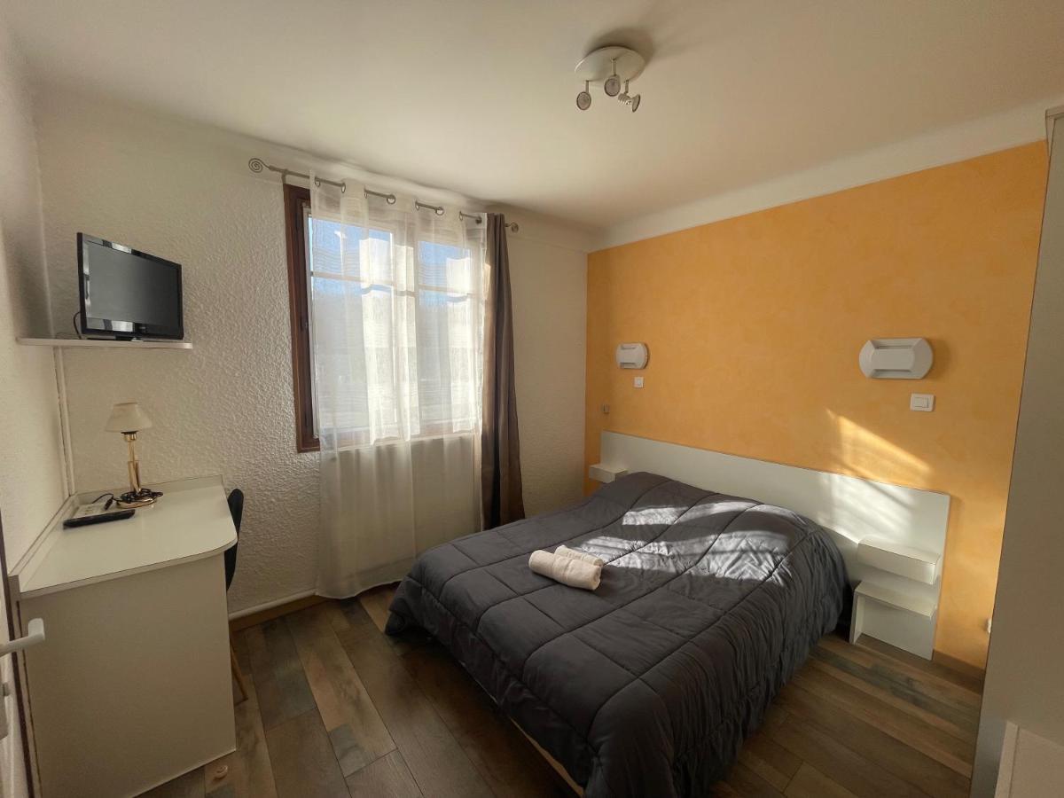 Hotel Les Chenes Систерон Экстерьер фото