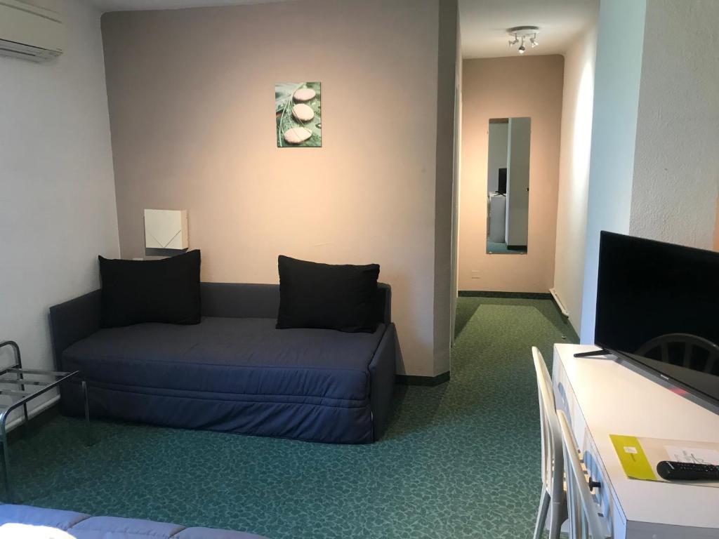 Hotel Les Chenes Систерон Экстерьер фото