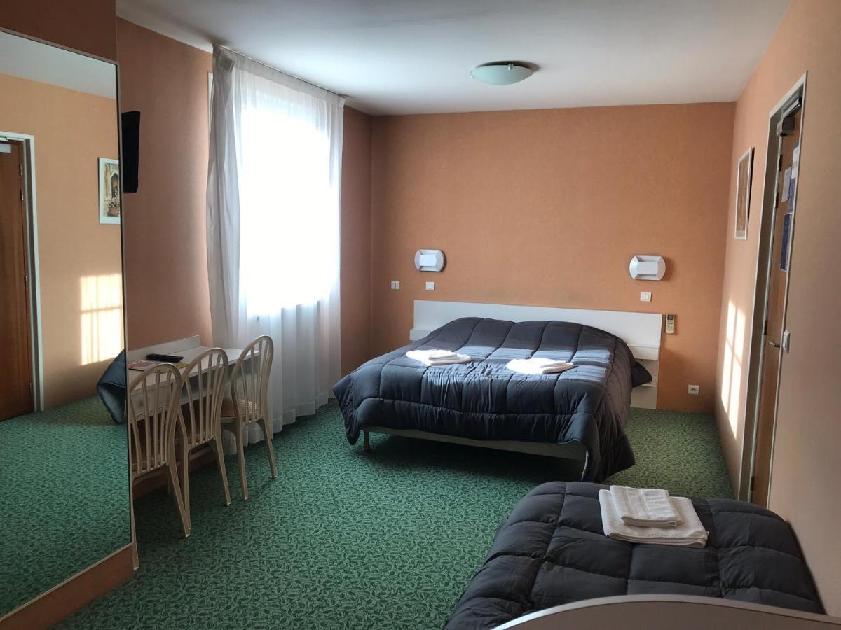 Hotel Les Chenes Систерон Экстерьер фото
