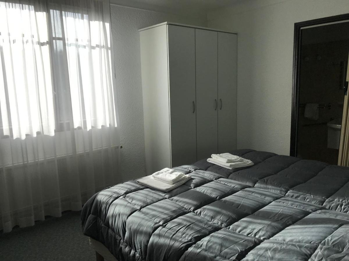 Hotel Les Chenes Систерон Экстерьер фото