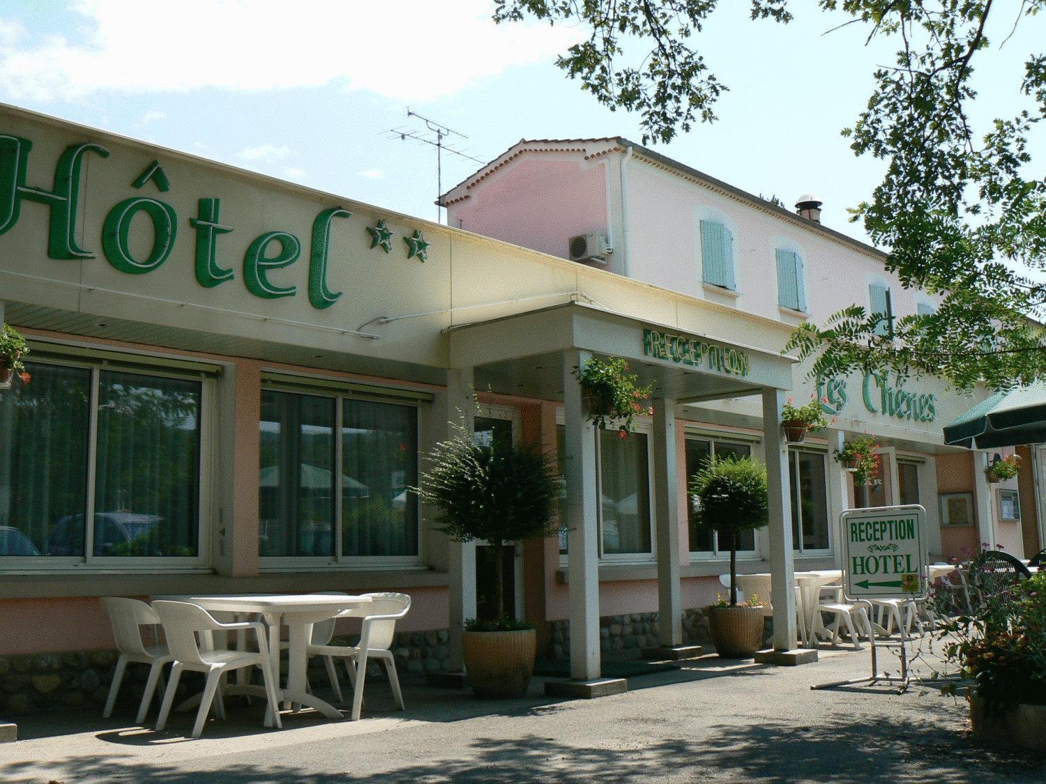 Hotel Les Chenes Систерон Экстерьер фото