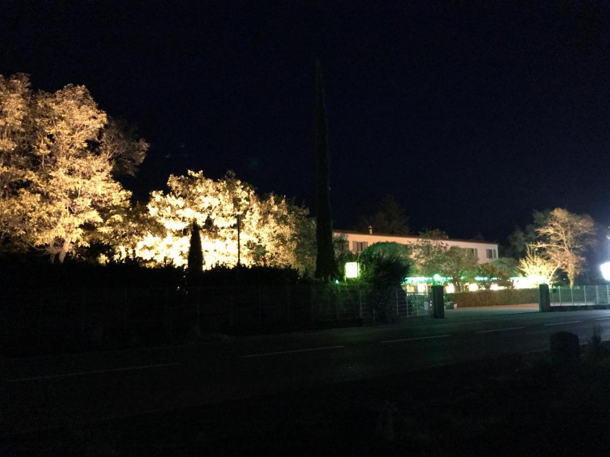 Hotel Les Chenes Систерон Экстерьер фото